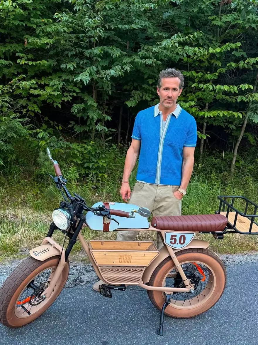 Ryan Reynolds with his Michael Blast Outsider 5.0 in Sand